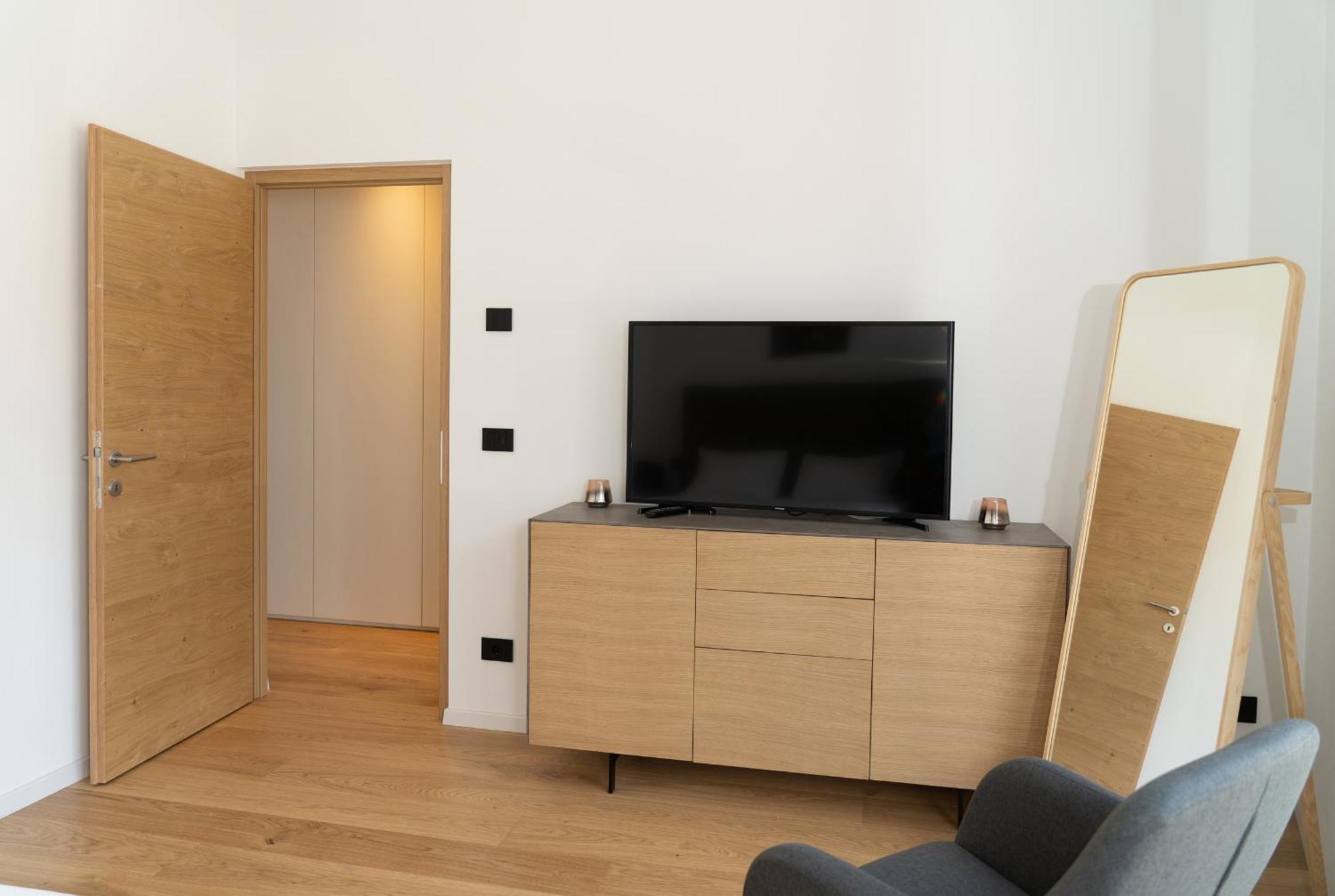 Serviced Apartments By Hotel De Charme Laveno-Mombello Zimmer foto